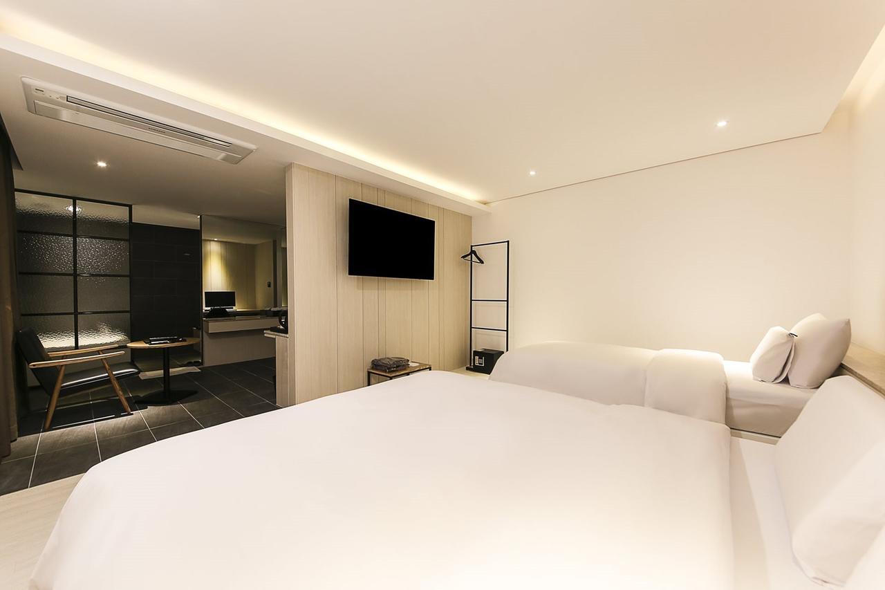 Centralperson Pyeongtaek Hotel Buitenkant foto